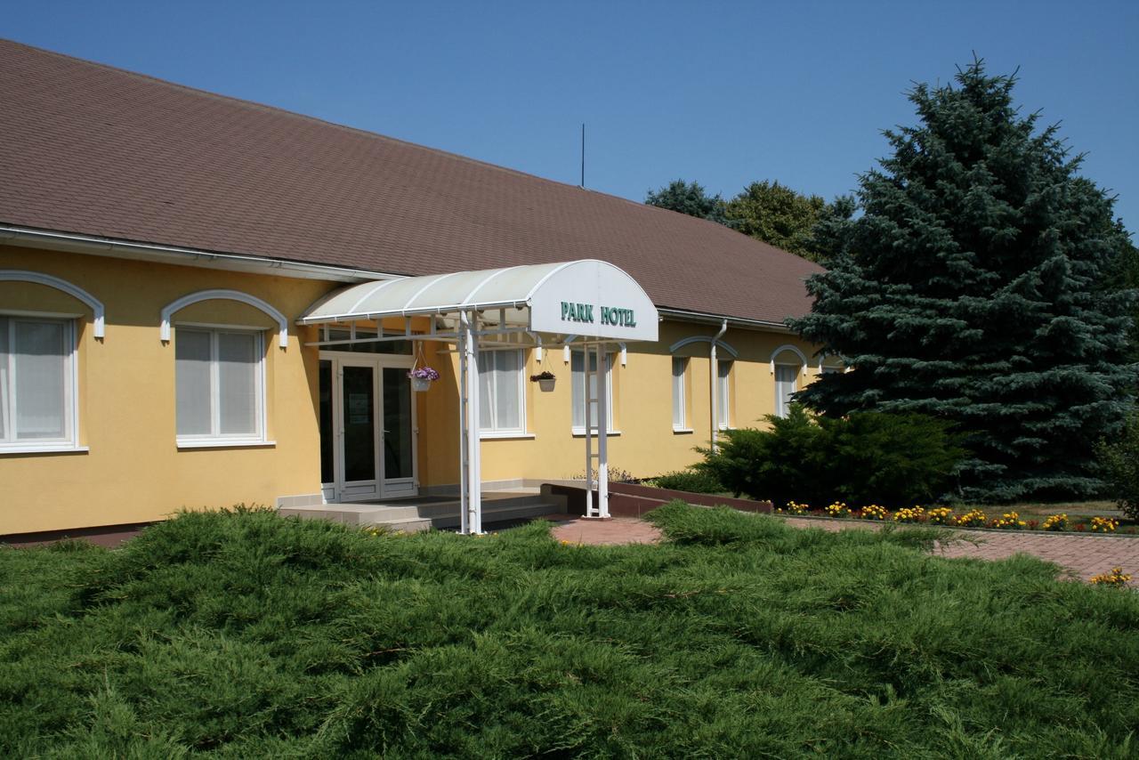 Park Hotel Es Rendezveny Centrum Bábolna Exteriér fotografie
